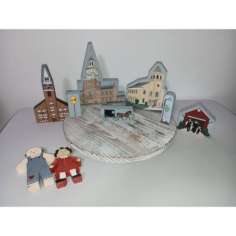 Collection of Wooden Shelf Sitters: The Amish Collection / Cats Meow (Pre-Owned)